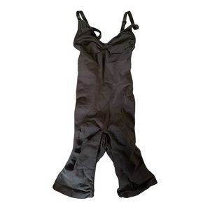 SKIMS SEAMLESS MID THIGH BODYSUIT